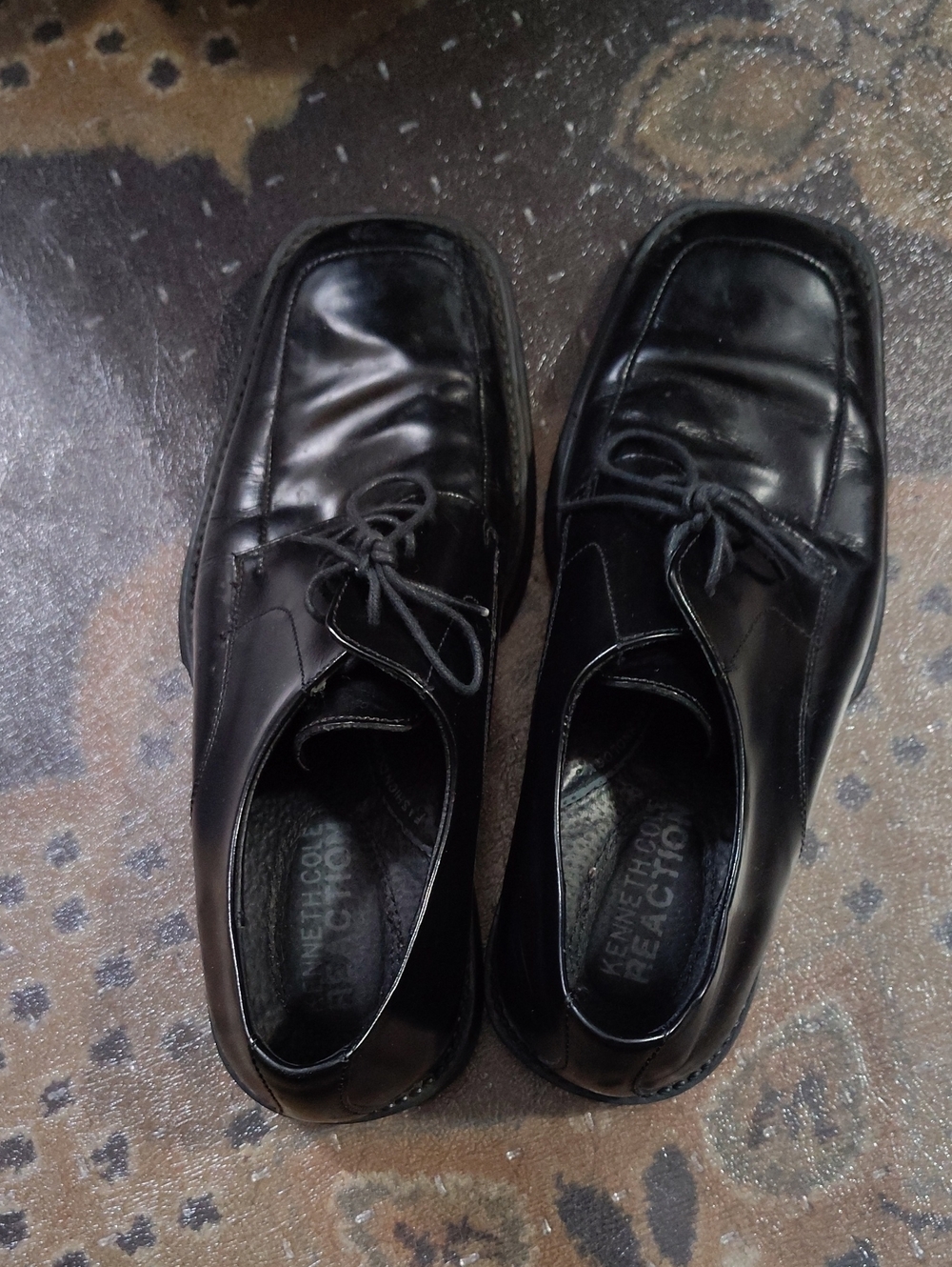 Men's 9 Kenneth Cole , $25
